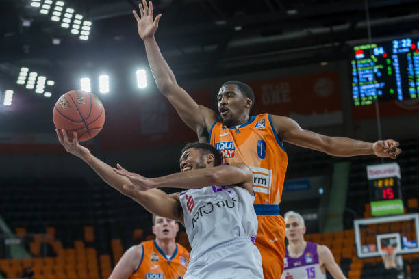 会上担任美 会上担任美