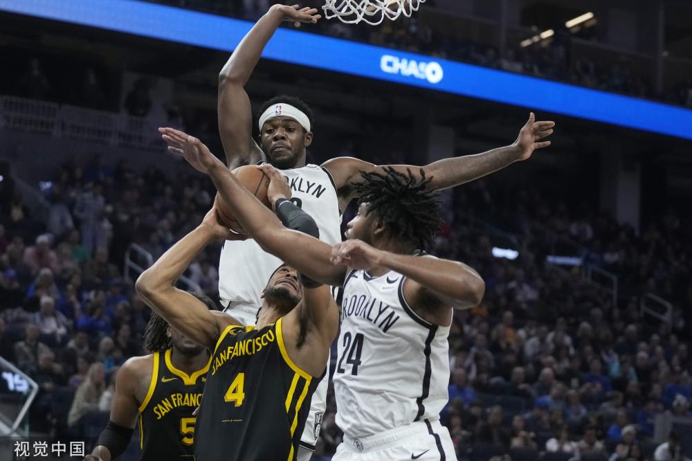 守护着球门 守护着球门